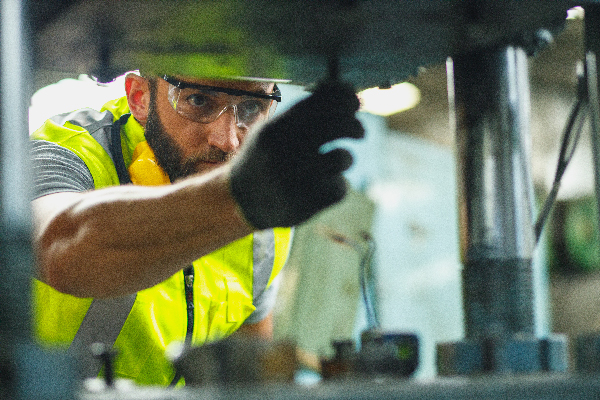 custom-lifting-and-pulling-solutions_safety_first